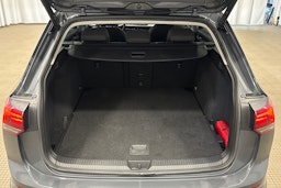 harmaa Volkswagen Golf 2023 kuva 22.