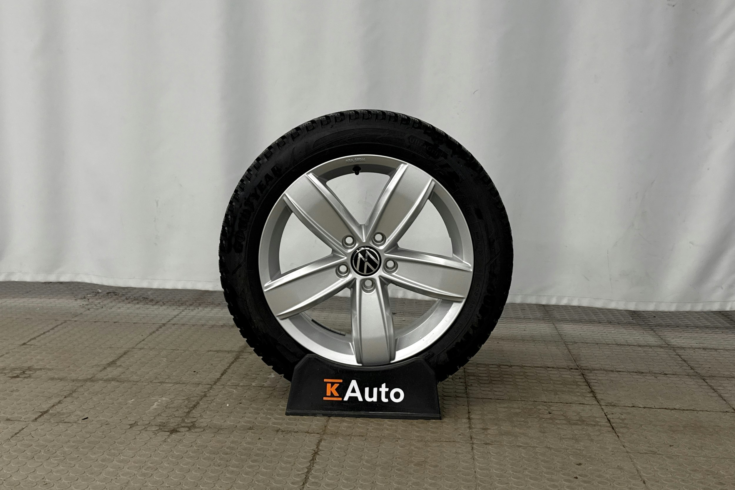 harmaa Volkswagen Golf 2023 kuva 27.