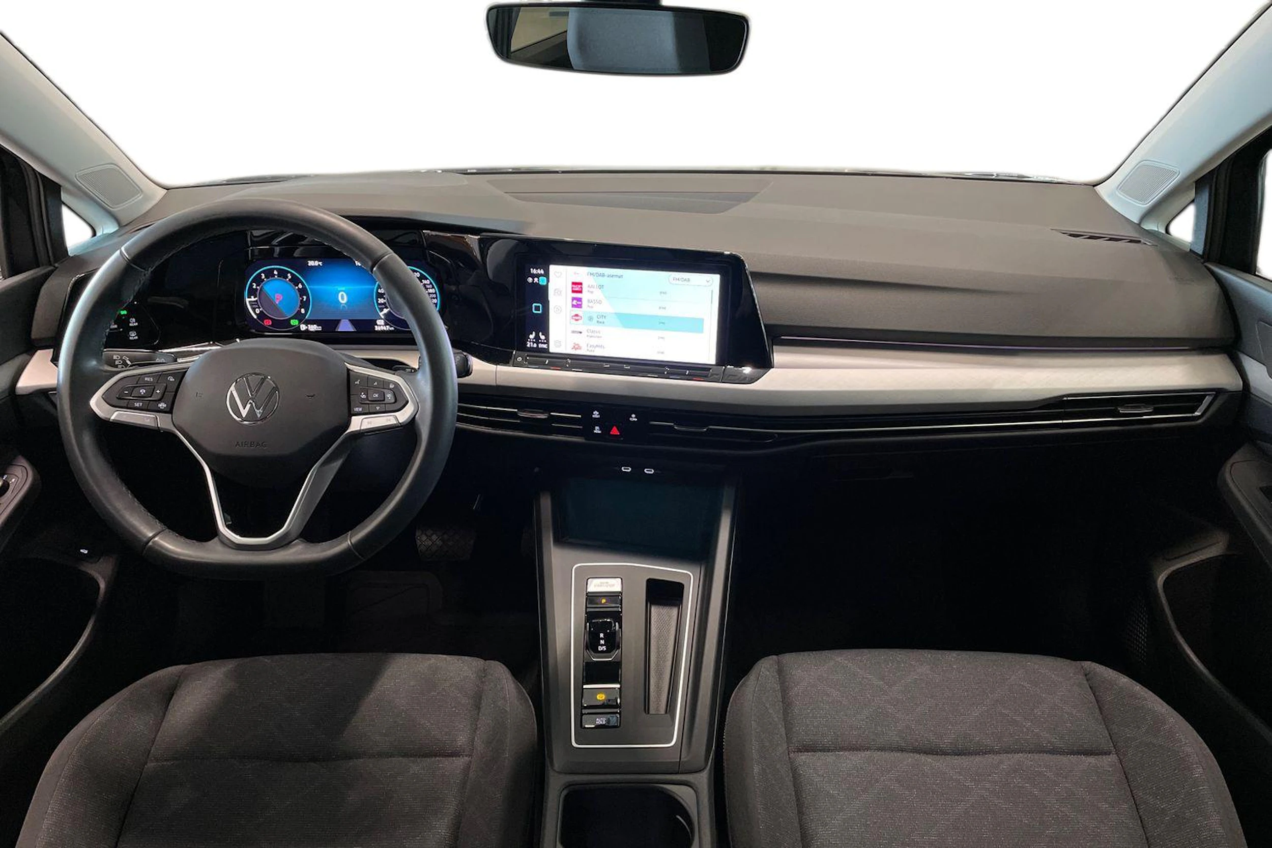 harmaa Volkswagen Golf 2023 kuva 9.