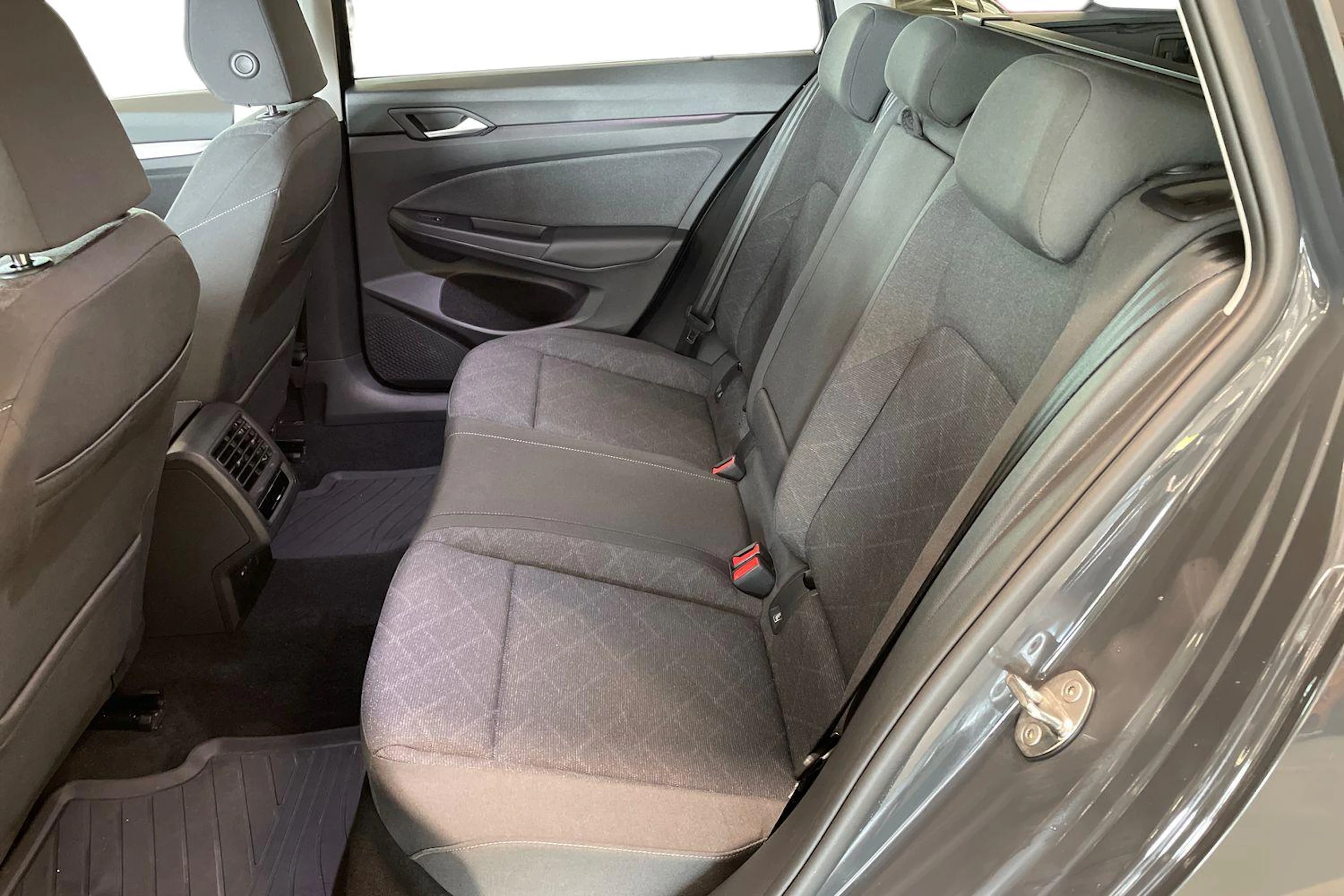 harmaa Volkswagen Golf 2023 kuva 11.