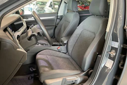 harmaa Volkswagen Golf 2023 kuva 15.