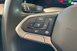 harmaa Volkswagen Golf 2023 kuva 19.