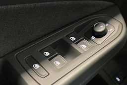 harmaa Volkswagen Golf 2023 kuva 31.