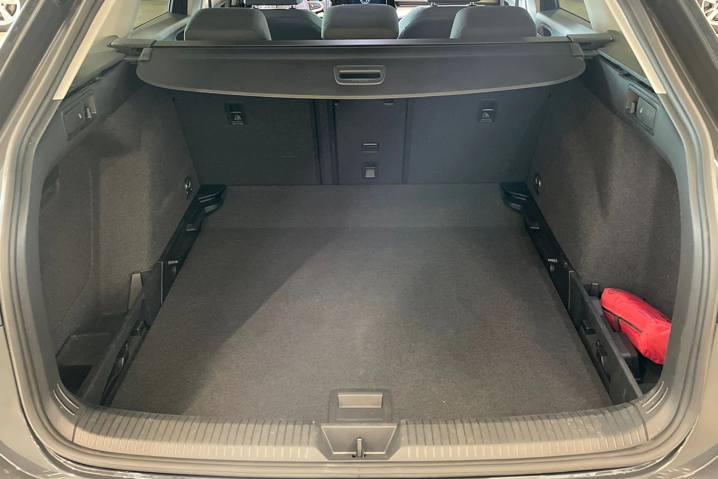harmaa Volkswagen Golf 2023 kuva 32.