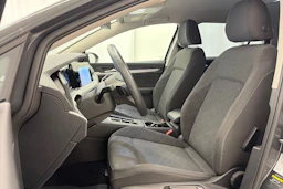 harmaa Volkswagen Golf 2023 kuva 17.