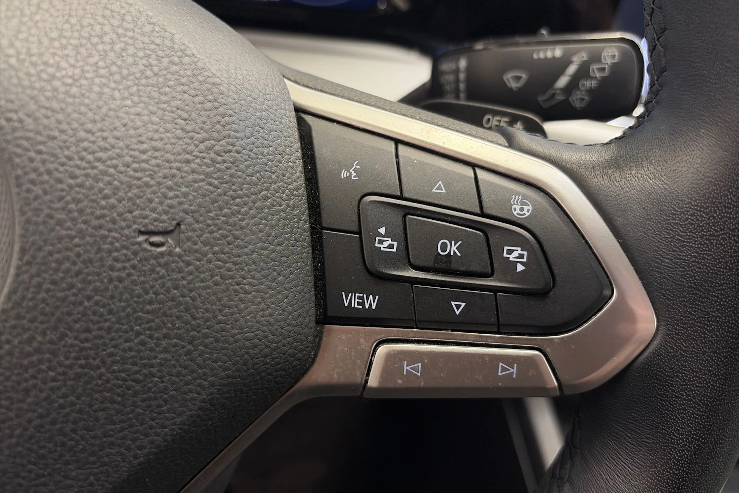harmaa Volkswagen Golf 2023 kuva 20.