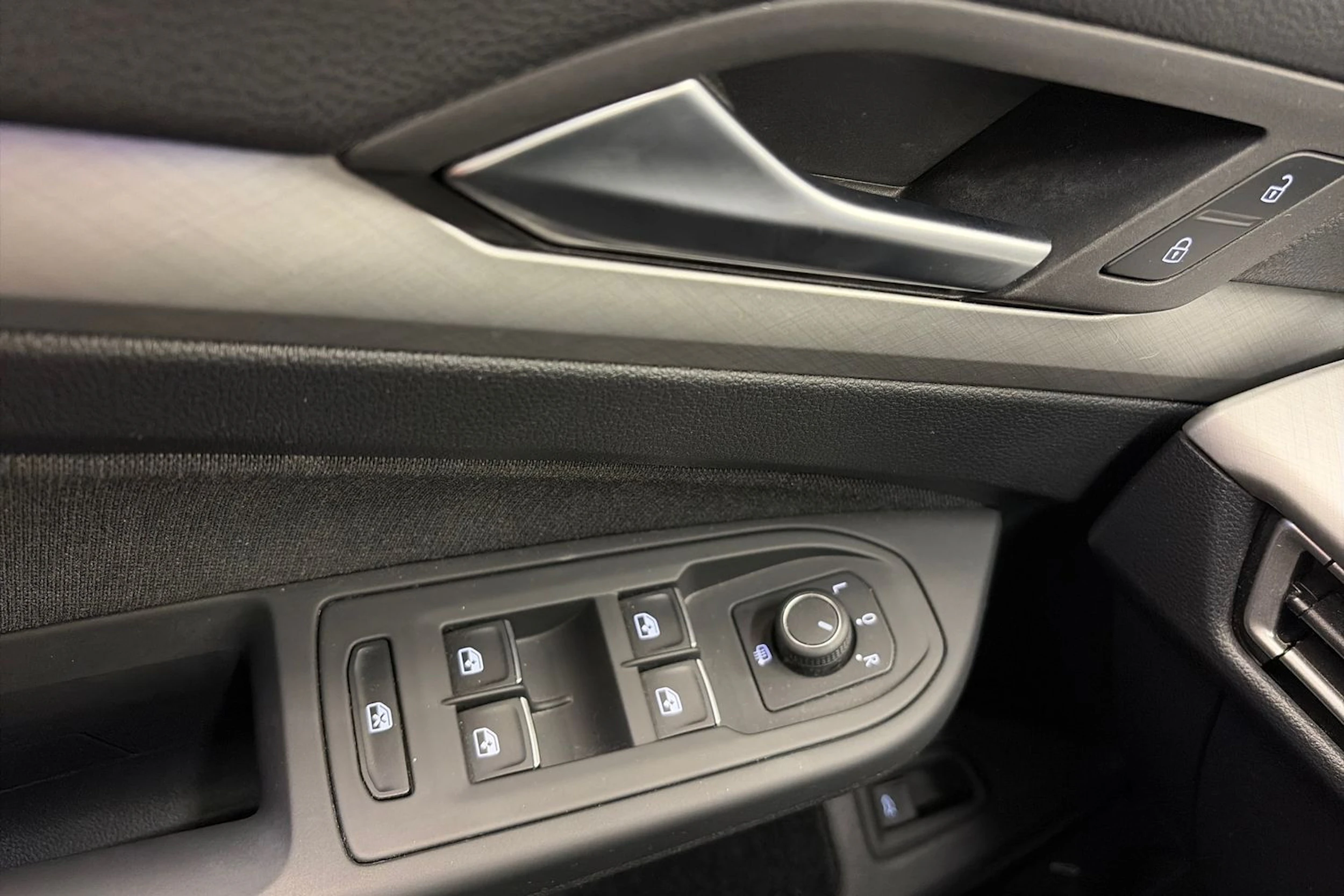 harmaa Volkswagen Golf 2023 kuva 28.