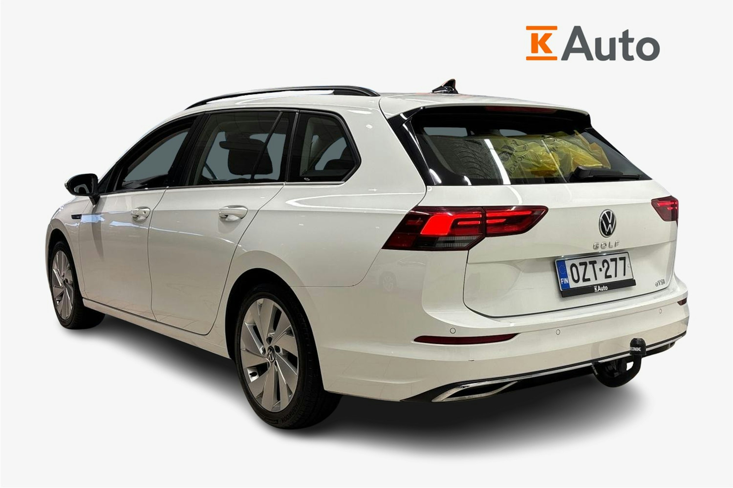 valkoinen Volkswagen Golf 2023 kuva 2.