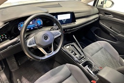 valkoinen Volkswagen Golf 2023 kuva 7.