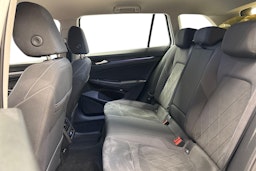 valkoinen Volkswagen Golf 2023 kuva 10.