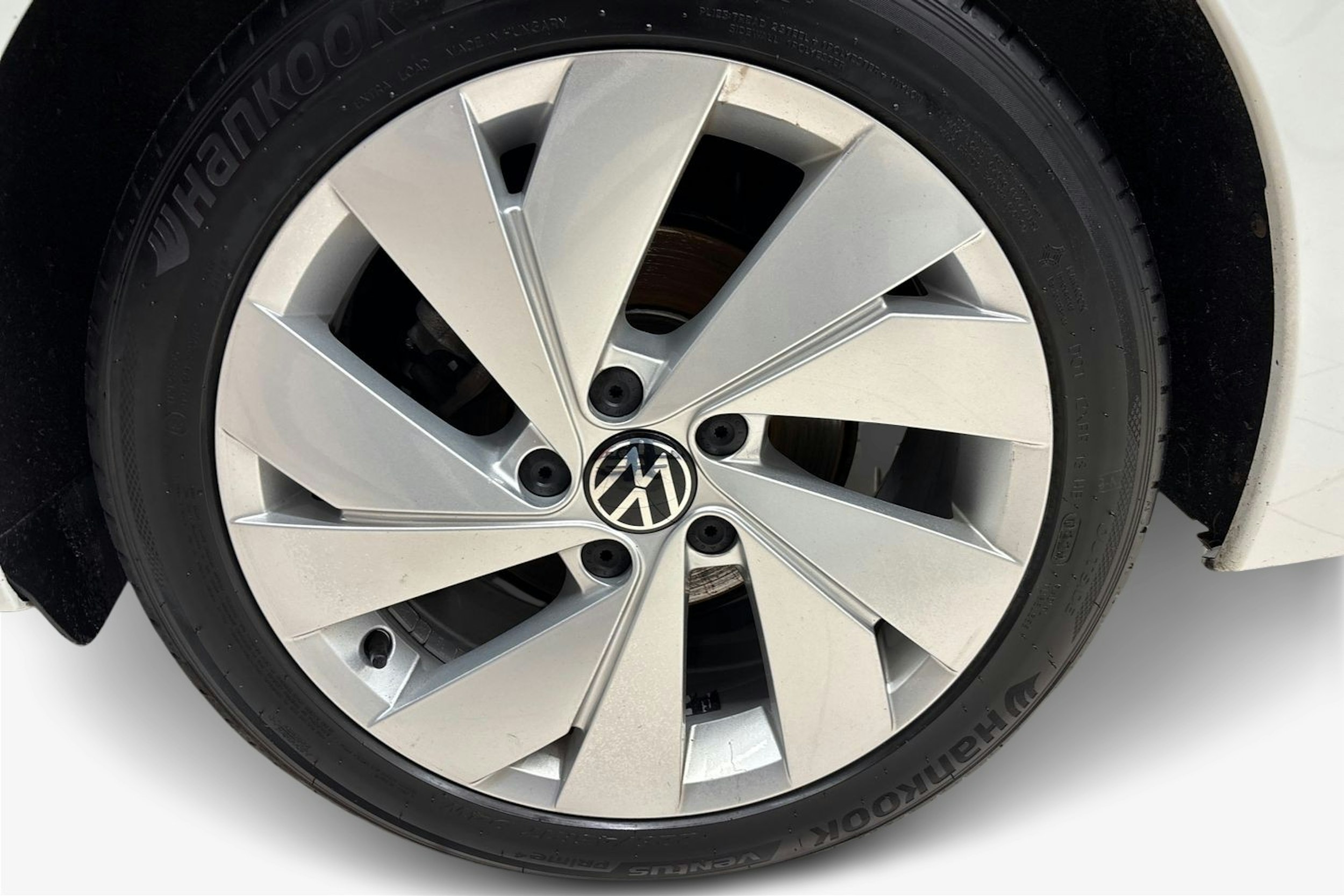 valkoinen Volkswagen Golf 2023 kuva 11.