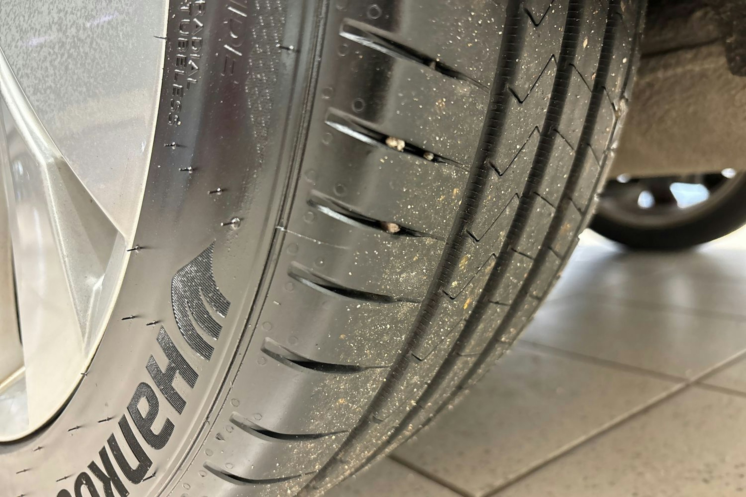 valkoinen Volkswagen Golf 2023 kuva 13.