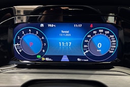 valkoinen Volkswagen Golf 2023 kuva 16.