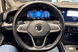 valkoinen Volkswagen Golf 2023 kuva 17.