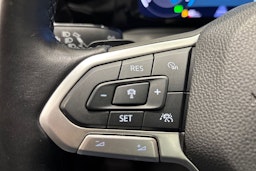 valkoinen Volkswagen Golf 2023 kuva 18.