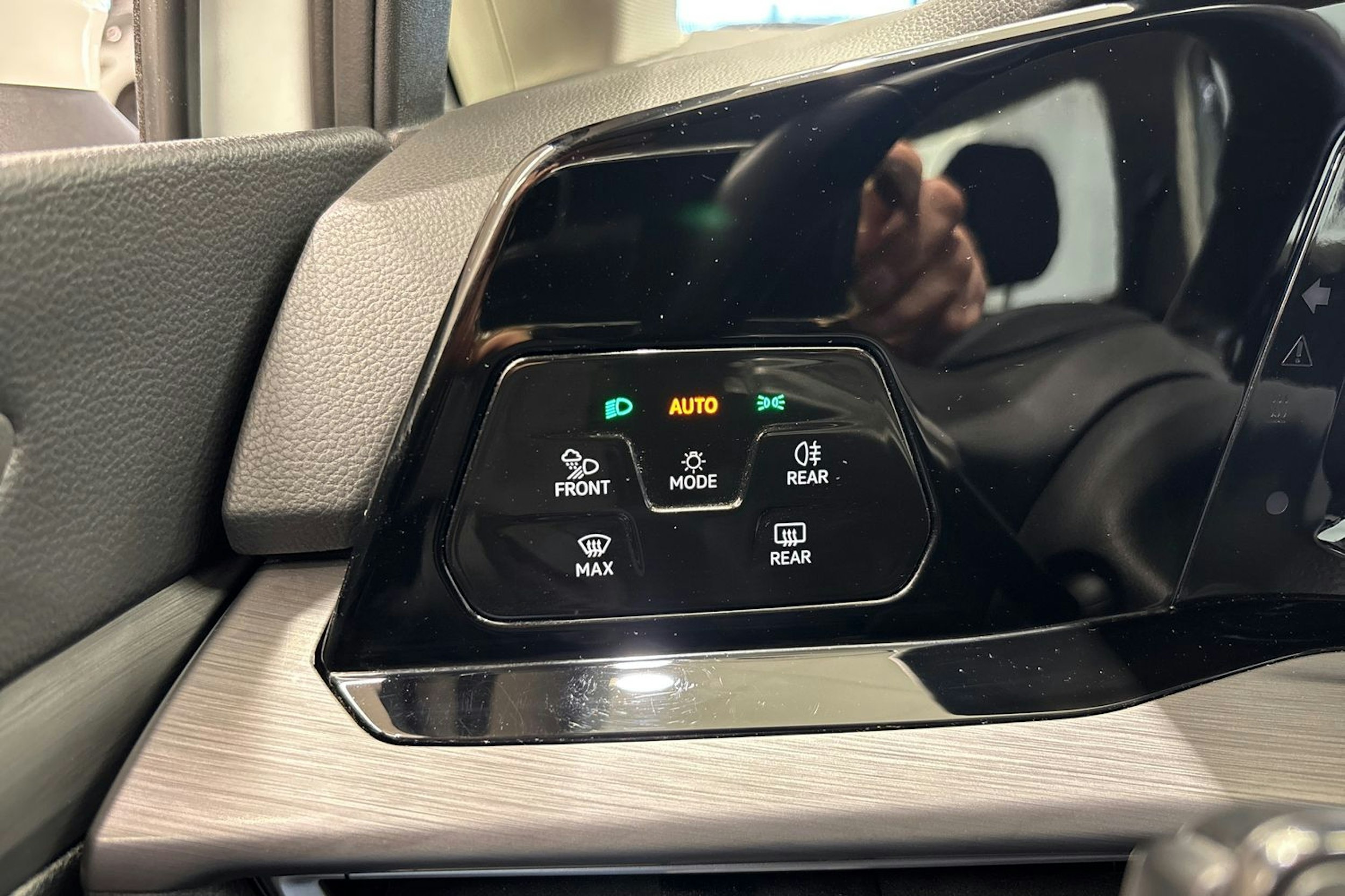 valkoinen Volkswagen Golf 2023 kuva 20.