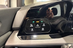 valkoinen Volkswagen Golf 2023 kuva 20.