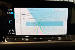 valkoinen Volkswagen Golf 2023 kuva 22.