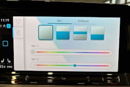 valkoinen Volkswagen Golf 2023 kuva 24.