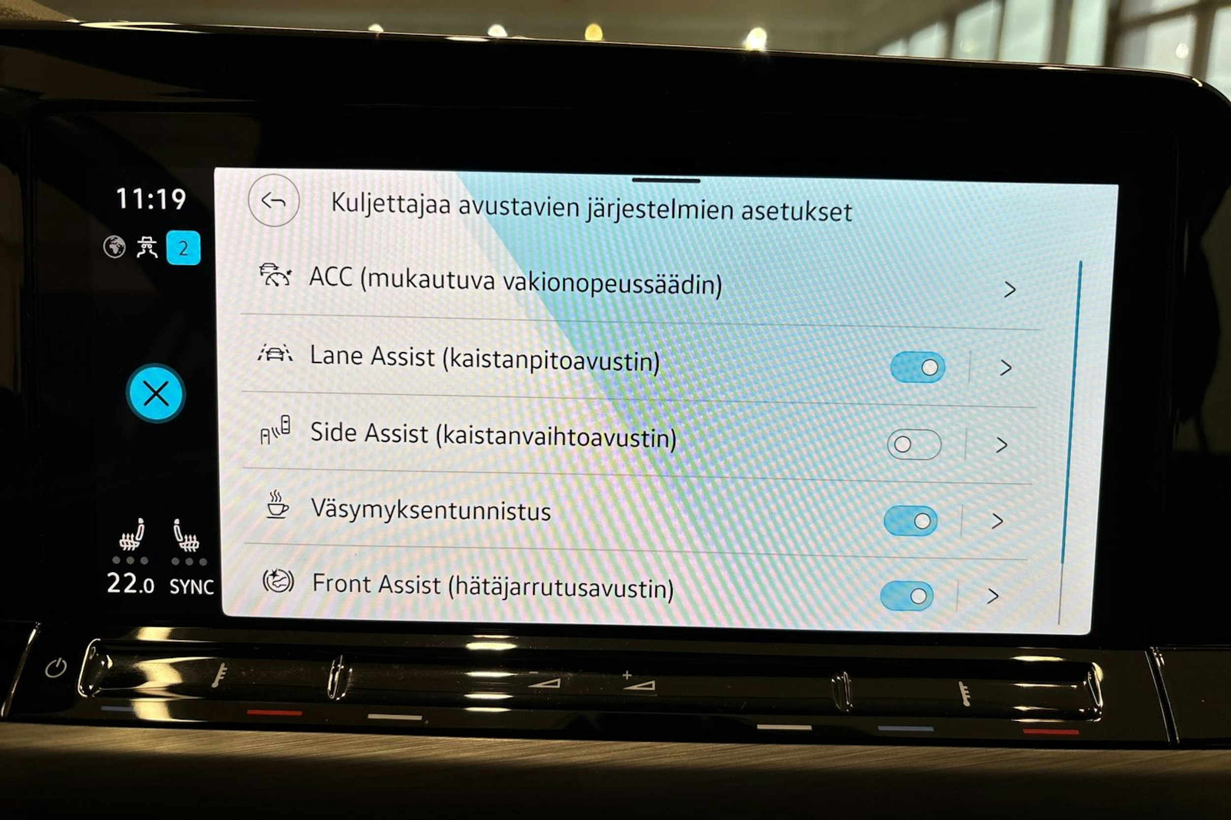 valkoinen Volkswagen Golf 2023 kuva 25.