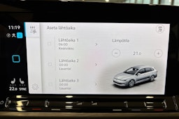 valkoinen Volkswagen Golf 2023 kuva 26.