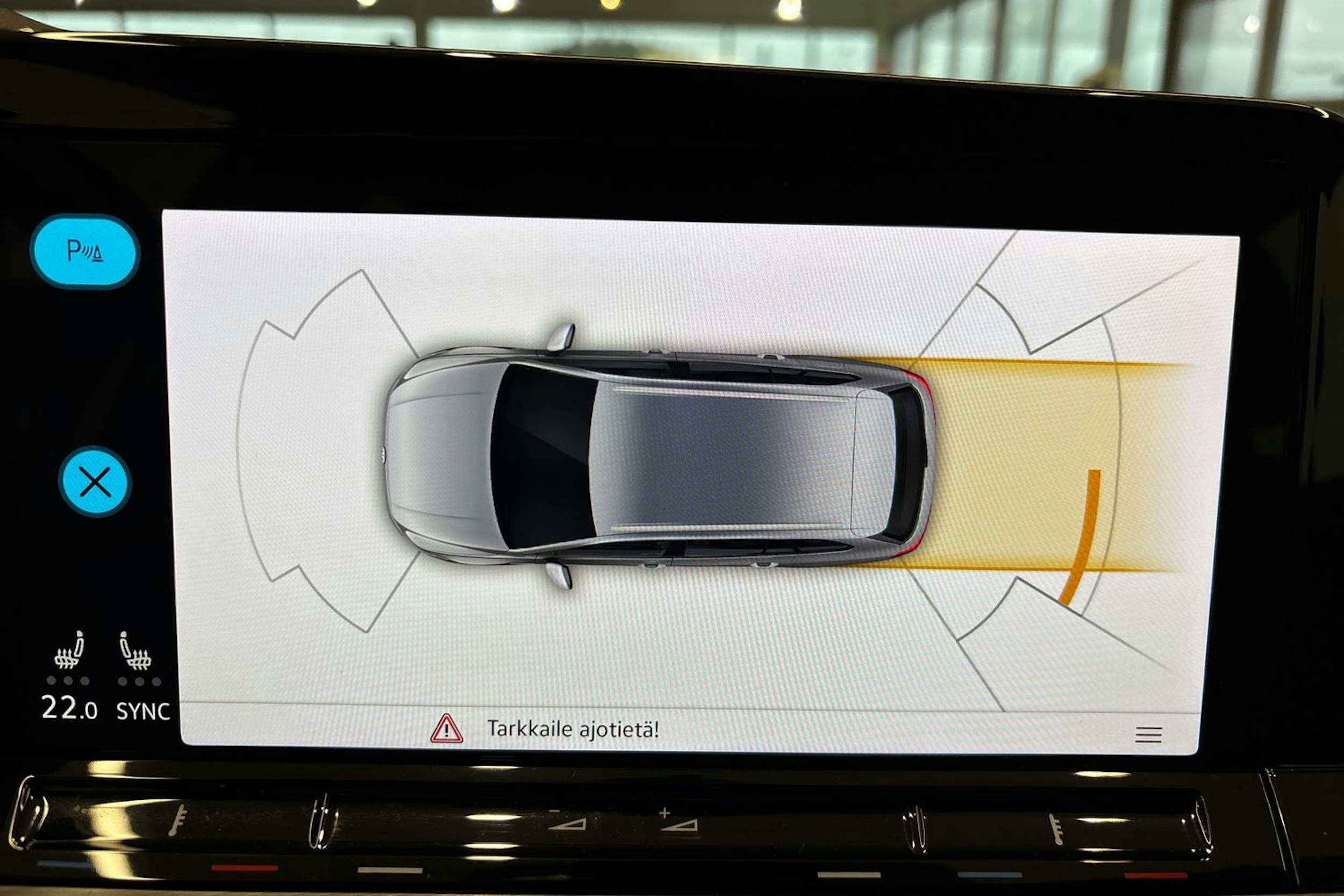 valkoinen Volkswagen Golf 2023 kuva 27.