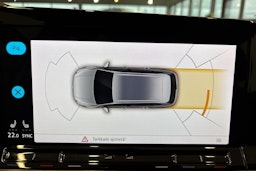 valkoinen Volkswagen Golf 2023 kuva 27.