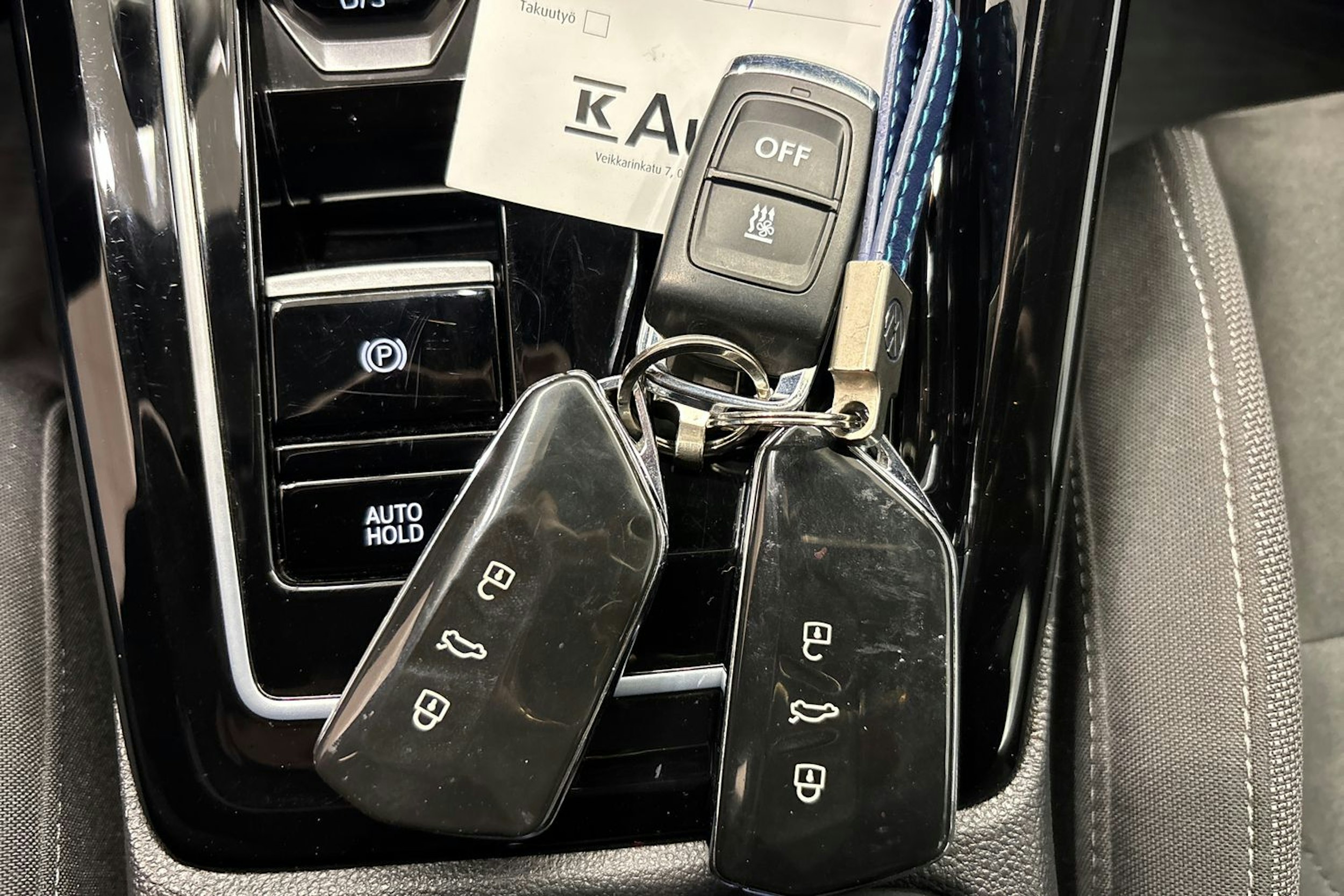 valkoinen Volkswagen Golf 2023 kuva 28.