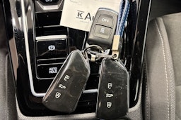 valkoinen Volkswagen Golf 2023 kuva 28.