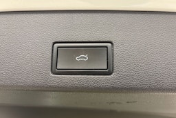 valkoinen Volkswagen Golf 2023 kuva 30.