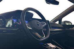 valkoinen Volkswagen Golf 2023 kuva 3.
