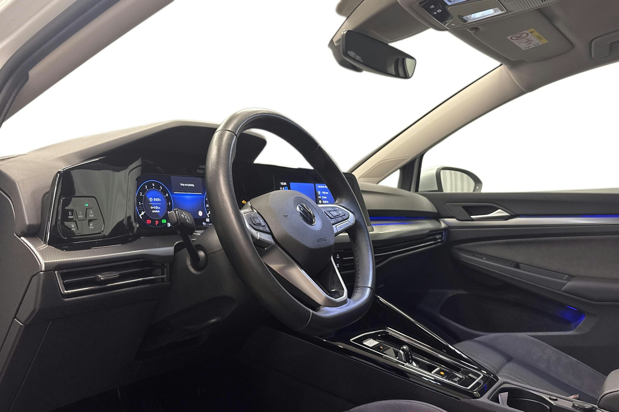 valkoinen Volkswagen Golf 2023 kuva 7.