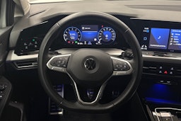 valkoinen Volkswagen Golf 2023 kuva 14.