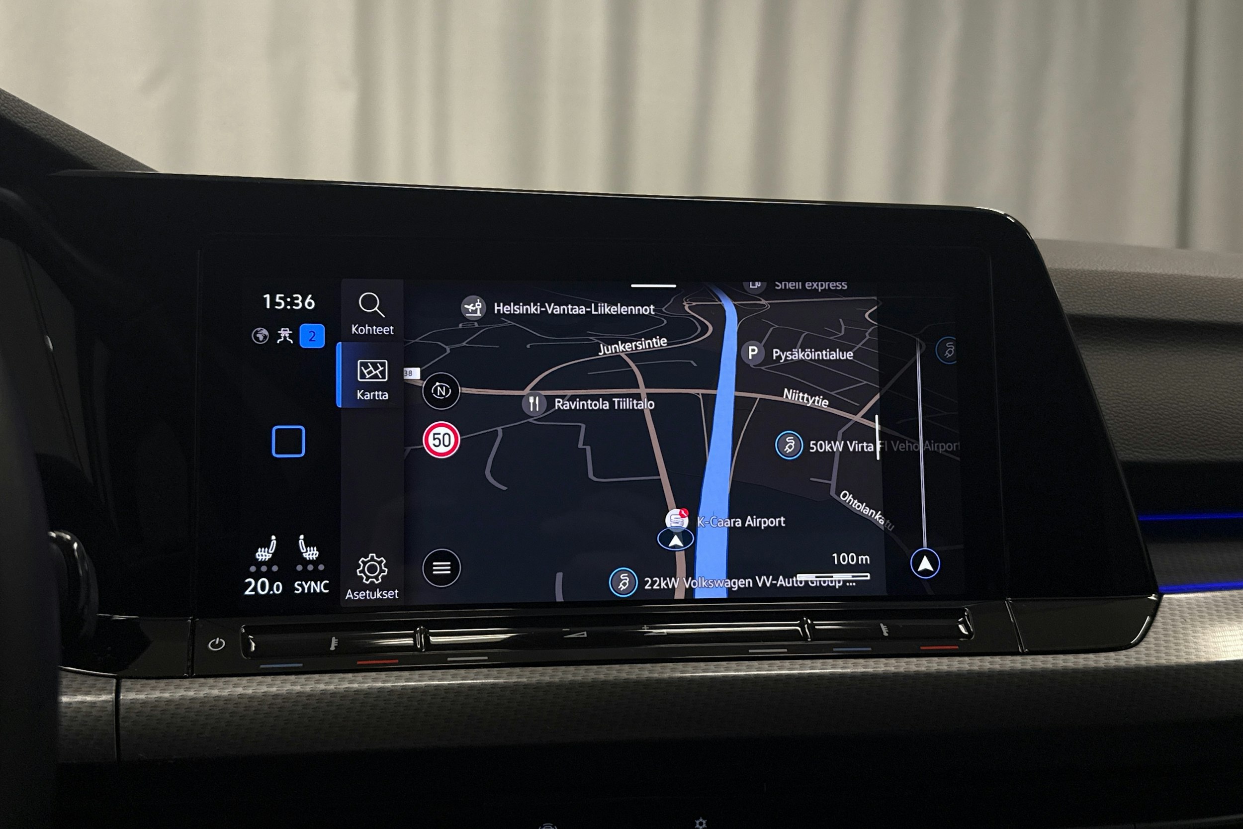 valkoinen Volkswagen Golf 2023 kuva 18.