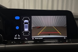 valkoinen Volkswagen Golf 2023 kuva 21.