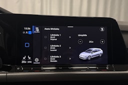 valkoinen Volkswagen Golf 2023 kuva 22.