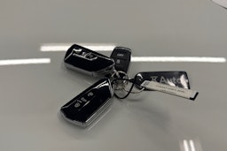 valkoinen Volkswagen Golf 2023 kuva 26.