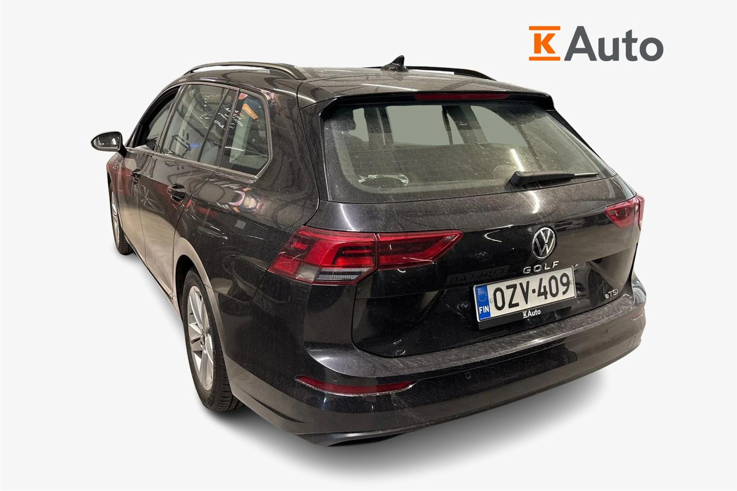 musta Volkswagen Golf 2023 kuva 2.
