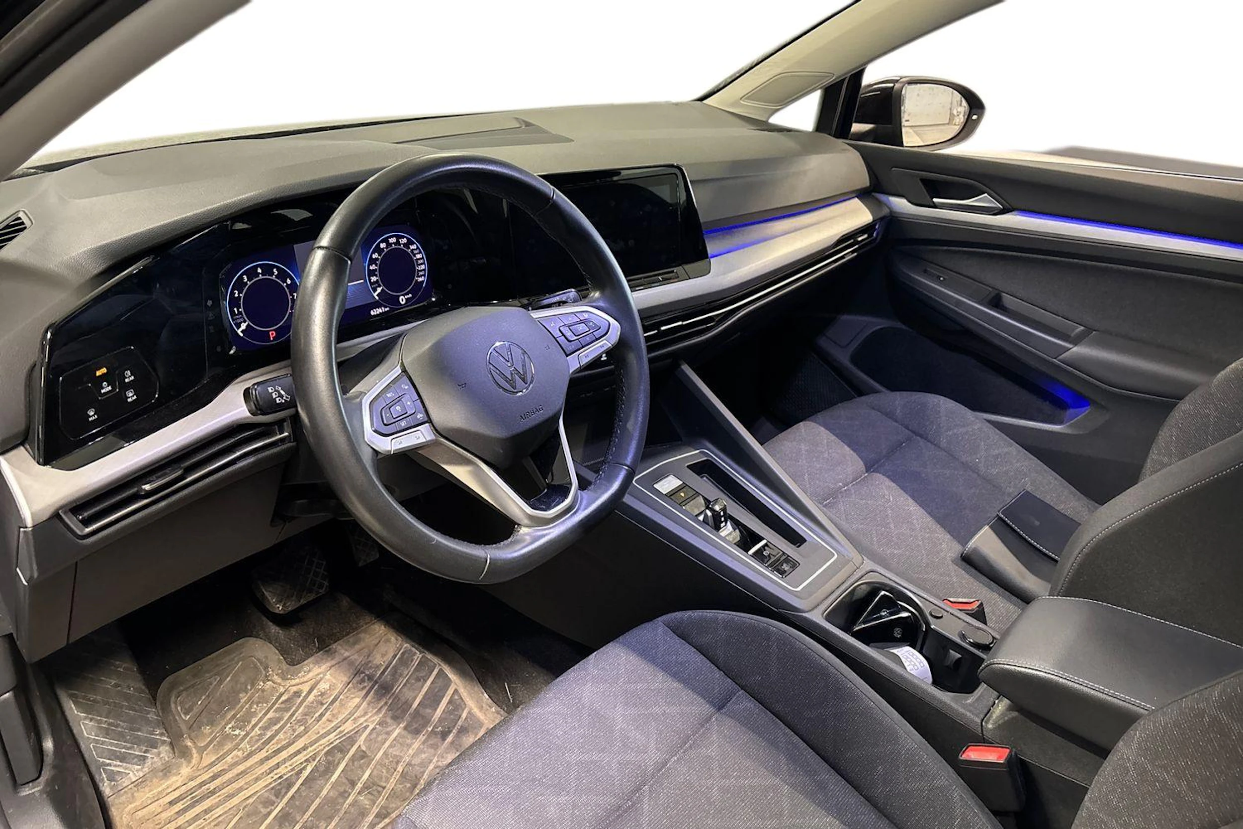 musta Volkswagen Golf 2023 kuva 3.