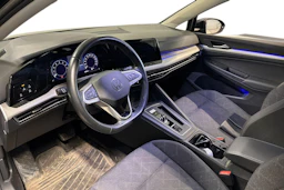 musta Volkswagen Golf 2023 kuva 3.