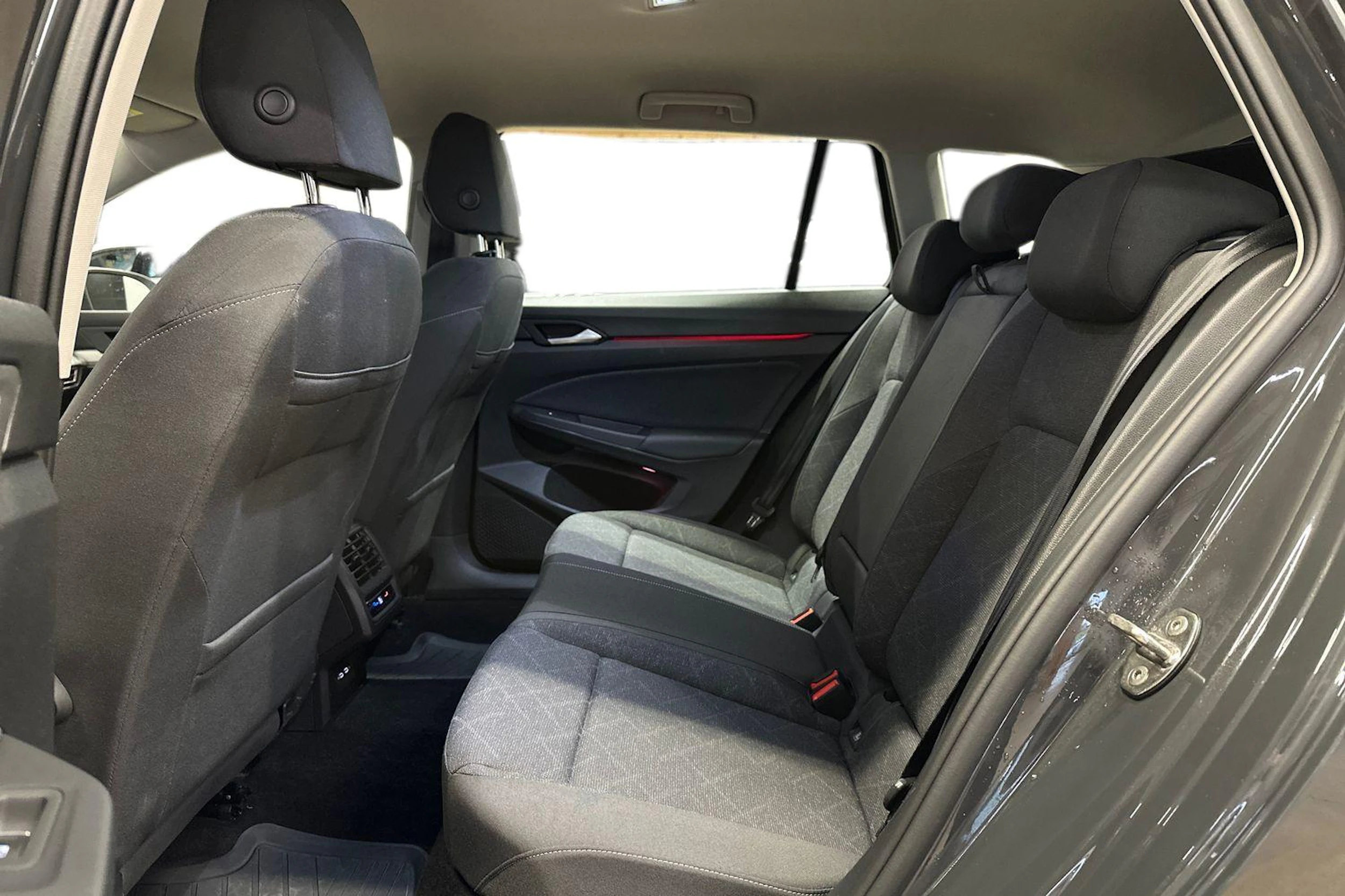 Harmaa Volkswagen Golf 2023 kuva 8.