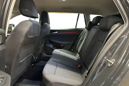 Harmaa Volkswagen Golf 2023 kuva 8.