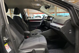 Harmaa Volkswagen Golf 2023 kuva 11.