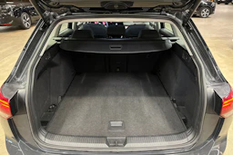 Harmaa Volkswagen Golf 2023 kuva 23.