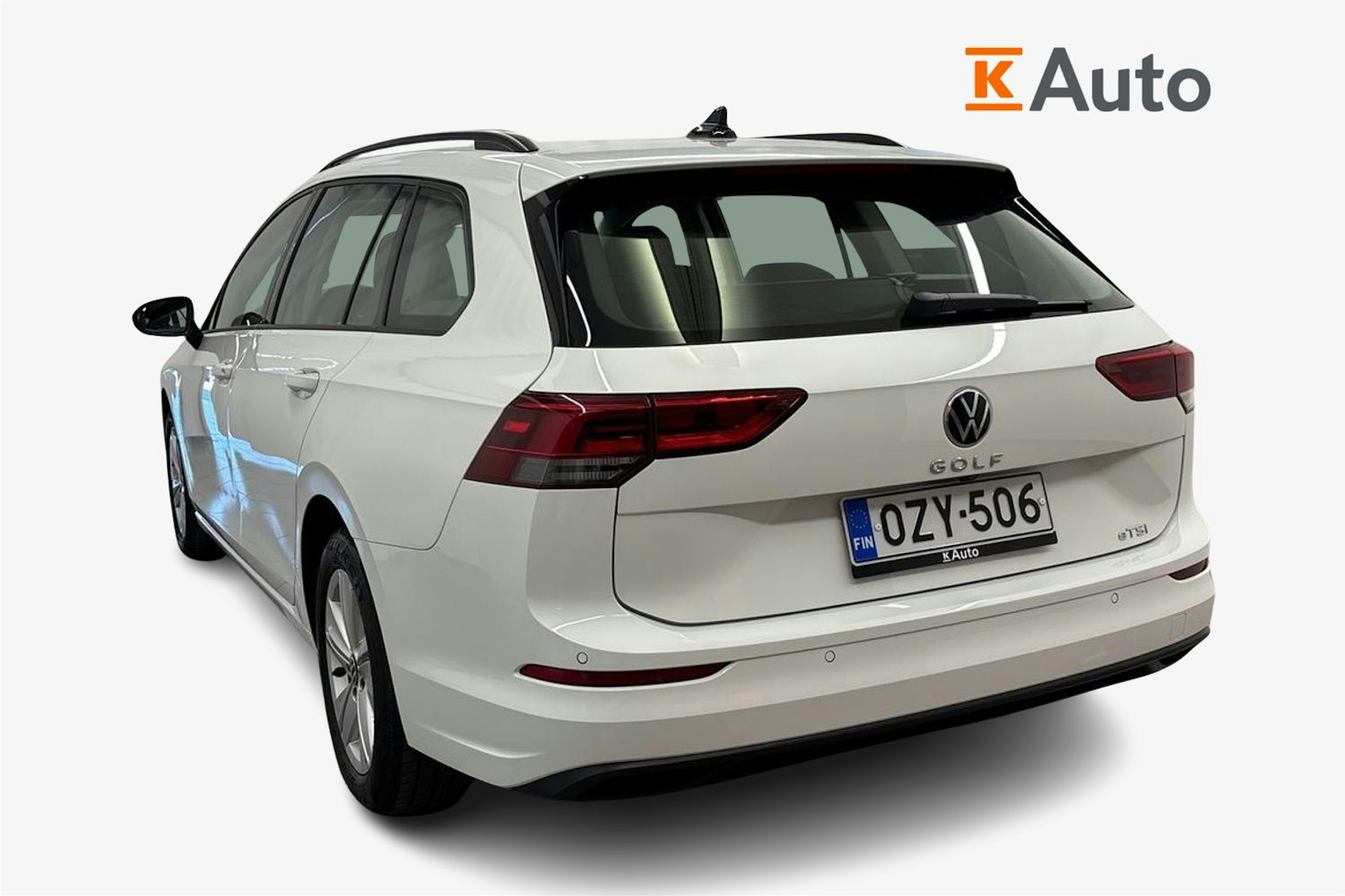 valkoinen Volkswagen Golf 2023 kuva 2.