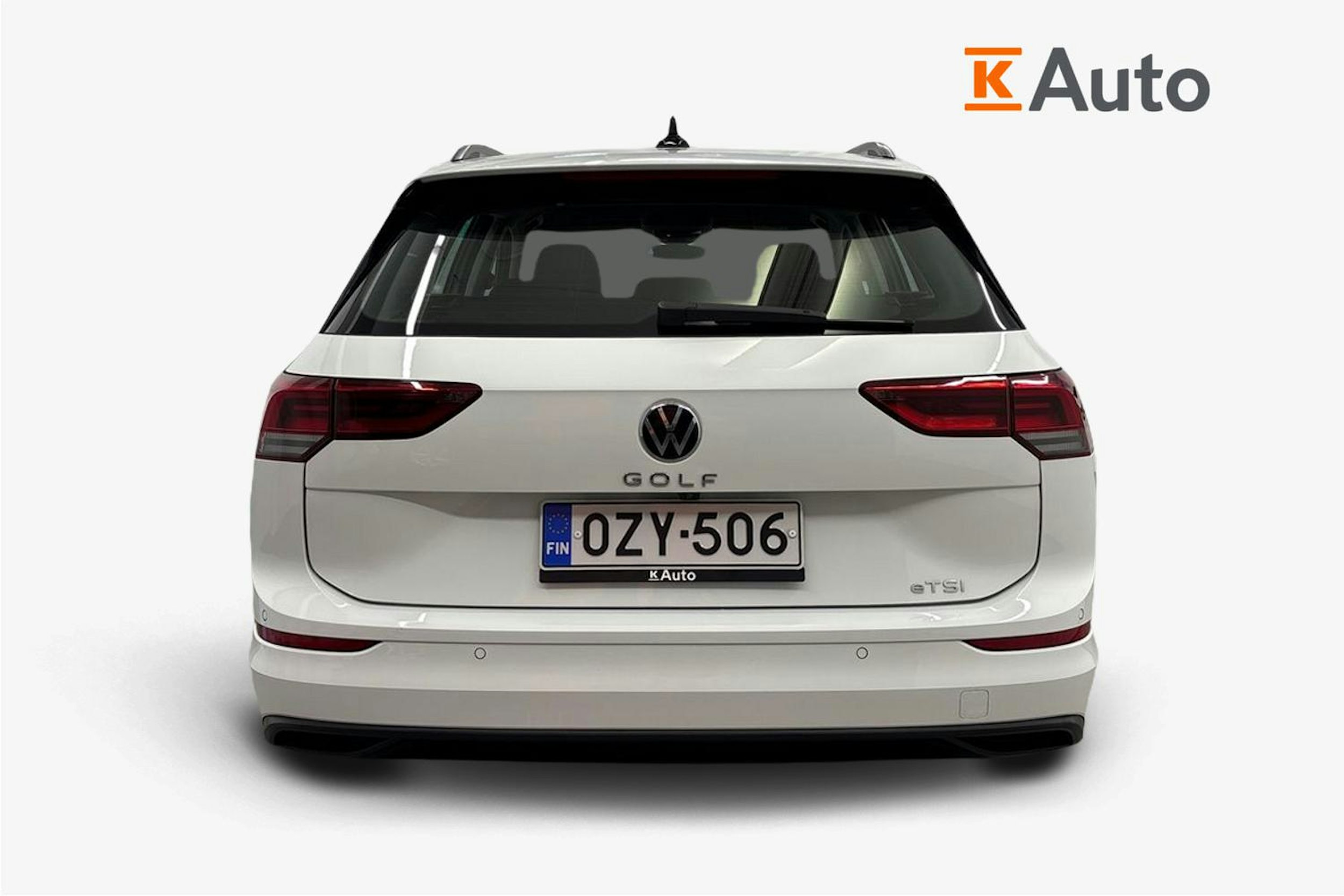 valkoinen Volkswagen Golf 2023 kuva 3.
