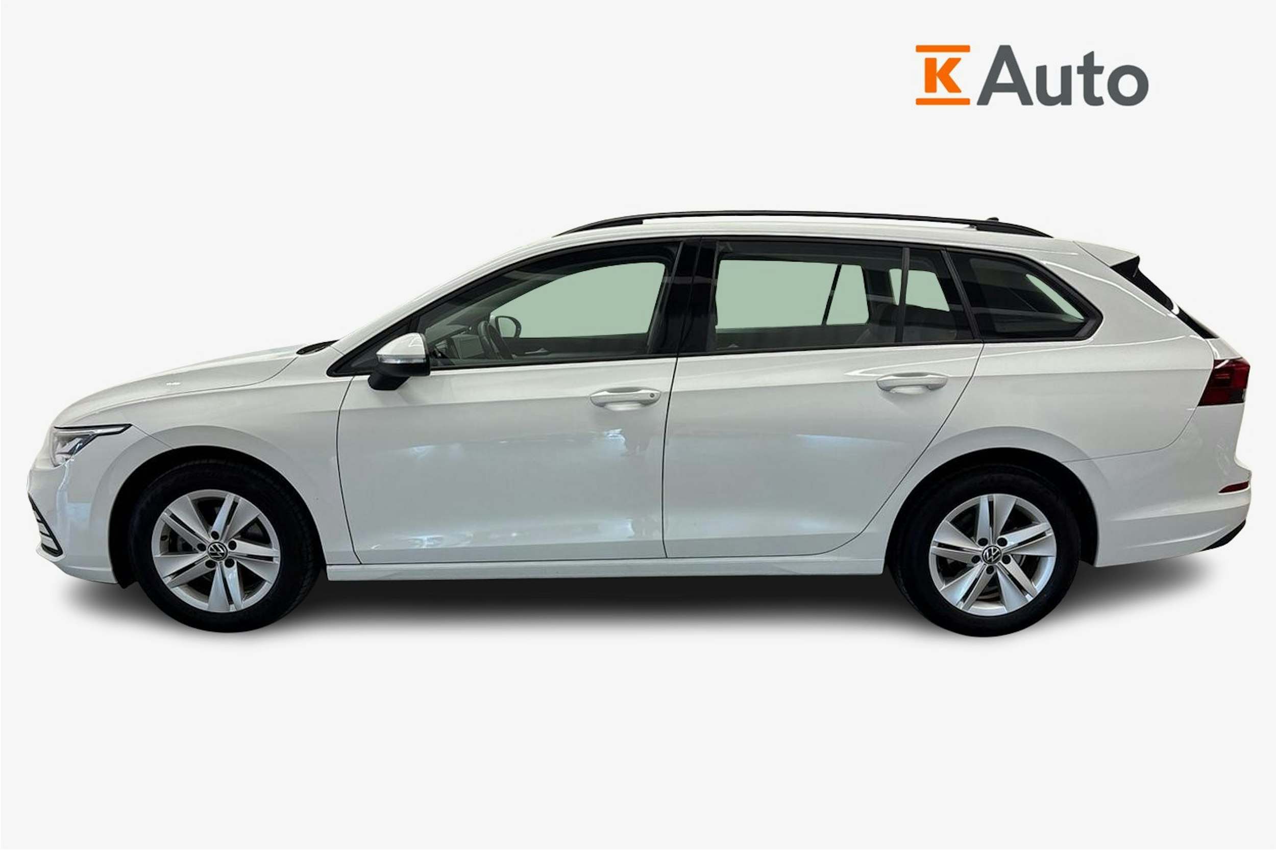 valkoinen Volkswagen Golf 2023 kuva 6.