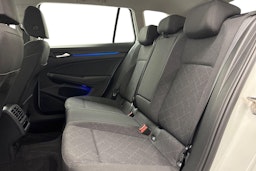 valkoinen Volkswagen Golf 2023 kuva 10.