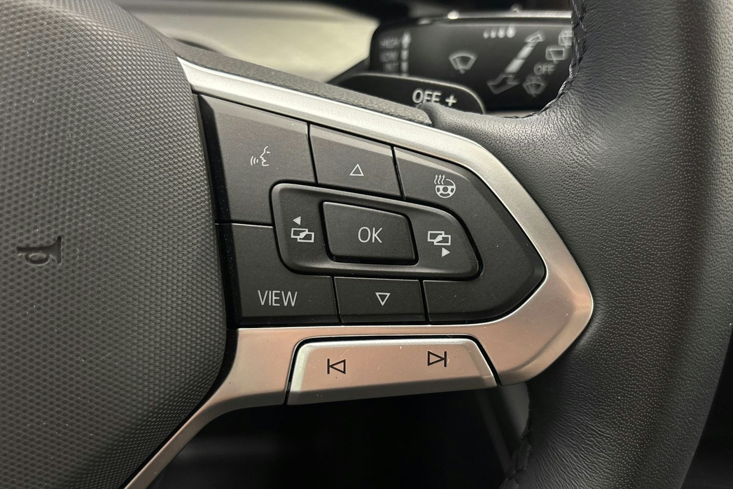 valkoinen Volkswagen Golf 2023 kuva 16.
