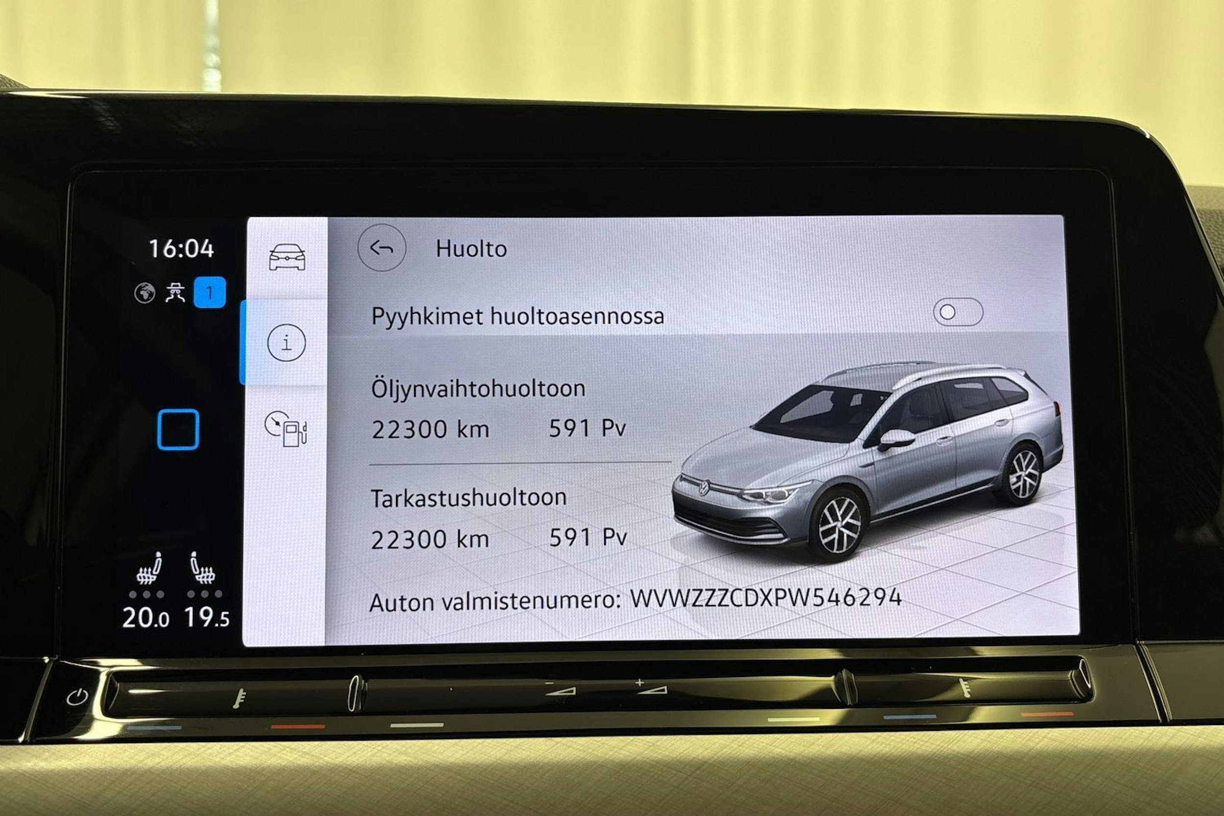 valkoinen Volkswagen Golf 2023 kuva 18.